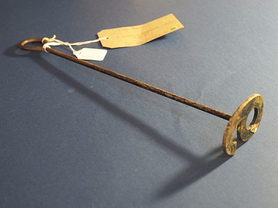 Whole branding iron