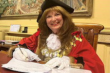 Mayor Julia Simmons