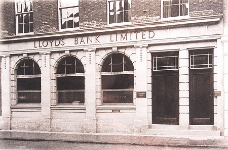 The new 1918 frontage on Lloyds Bank